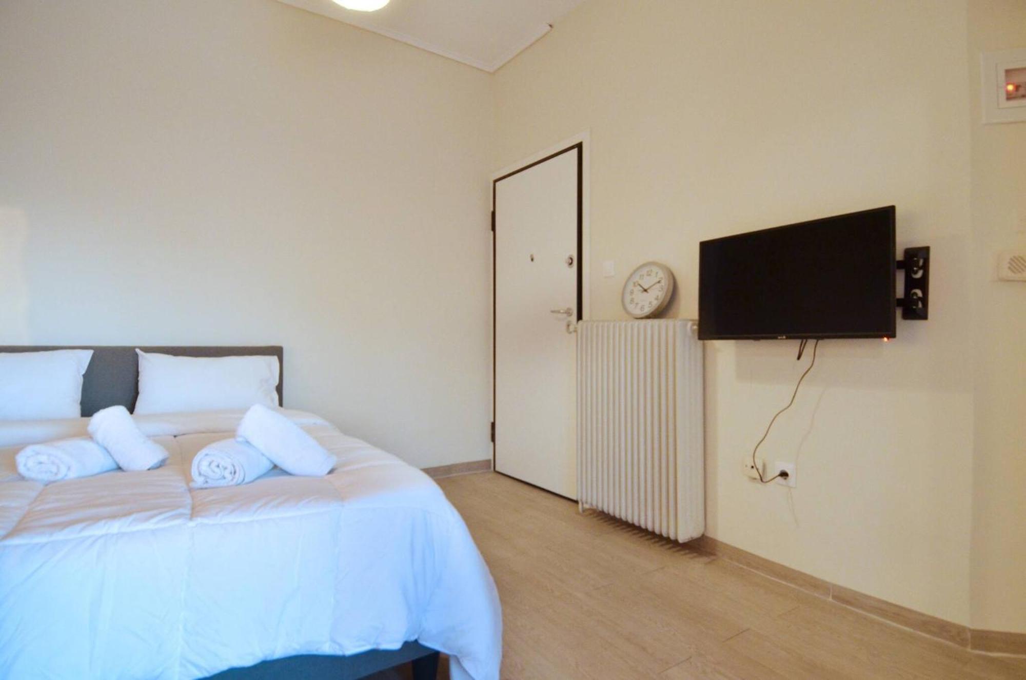 Ferienwohnung A Minimal Retire At Kypseli With An Amazing View Athen Exterior foto