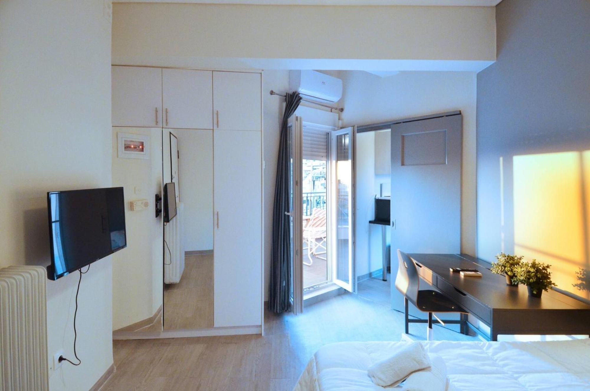Ferienwohnung A Minimal Retire At Kypseli With An Amazing View Athen Exterior foto
